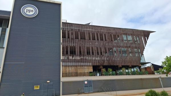 366  m² Office Space