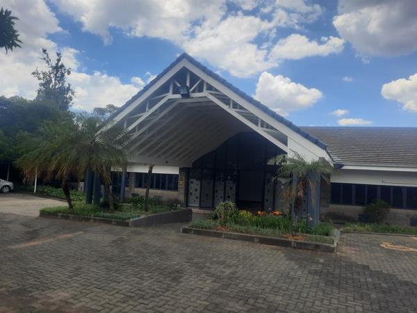 1 610  m² Commercial space