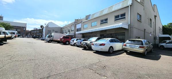 160  m² Retail Space