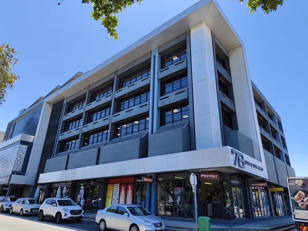 746  m² Commercial space