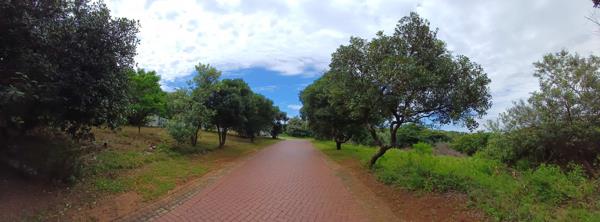 1 608 m² Land