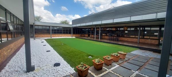 216 m² Commercial space