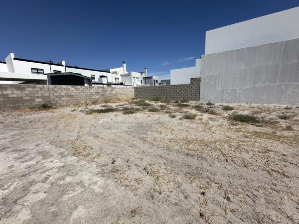 365 m² Land