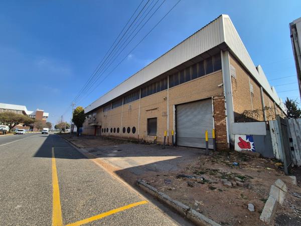 1 400  m² Industrial space