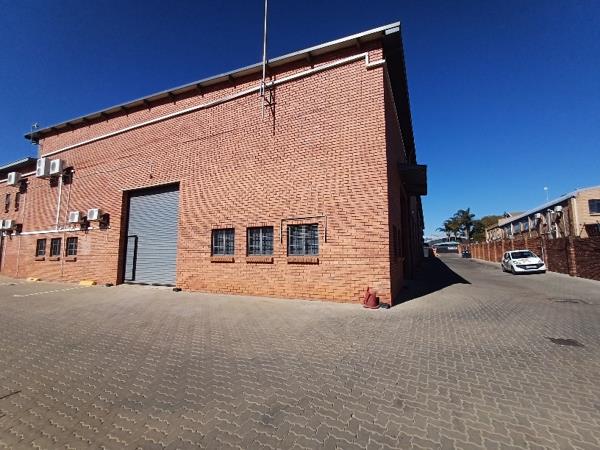 293  m² Industrial space