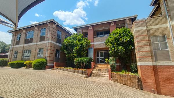 304  m² Commercial space