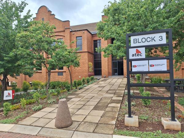 191  m² Commercial space