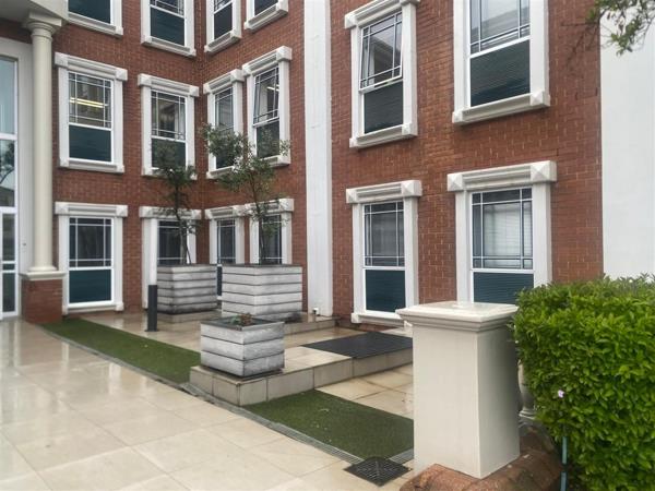 122  m² Office Space