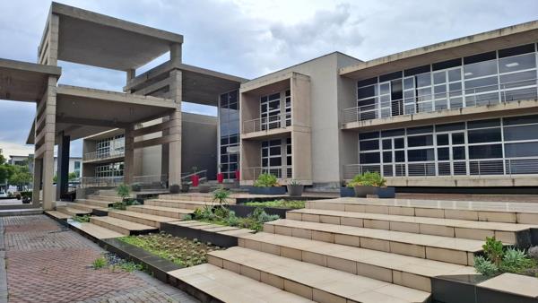 411  m² Commercial space