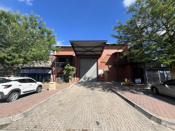 883 m² Industrial space