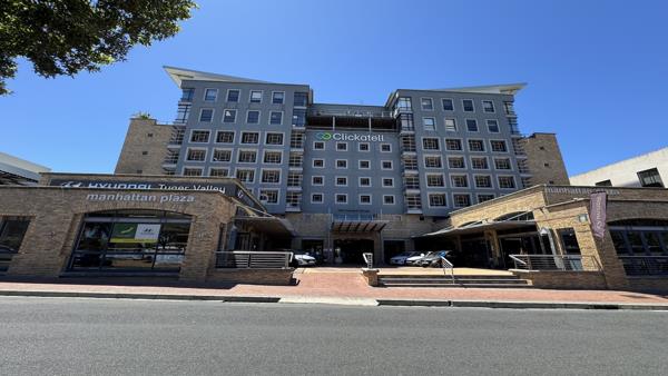 878.6  m² Commercial space