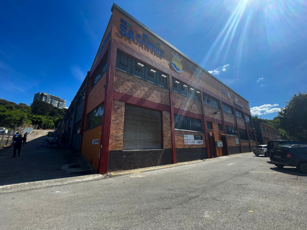 405  m² Industrial space