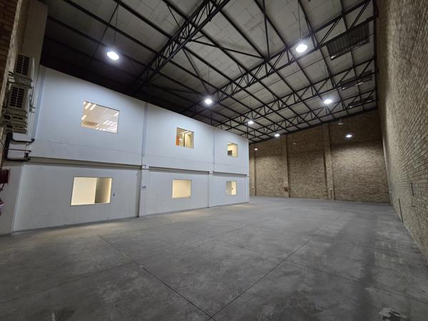 883  m² Industrial space