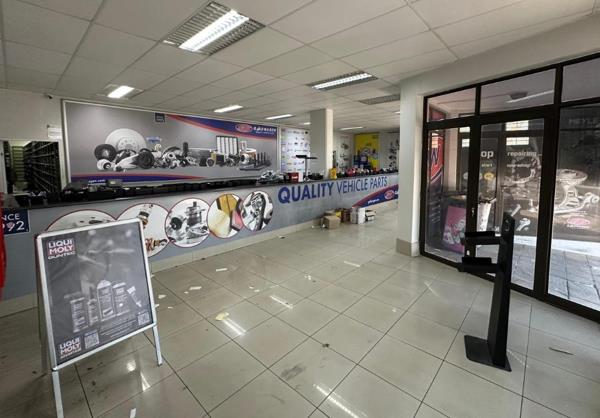 475  m² Commercial space