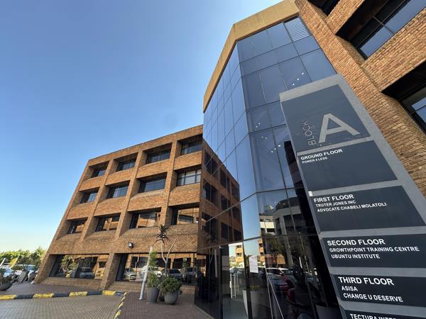 466  m² Commercial space