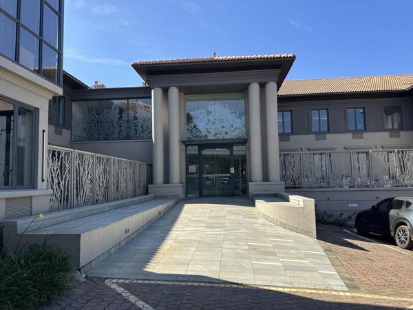 557  m² Commercial space