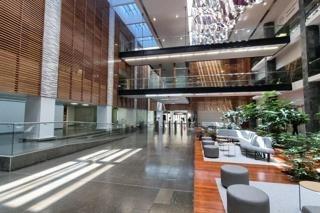 784  m² Commercial space