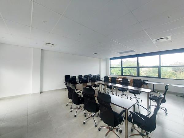 76  m² Commercial space