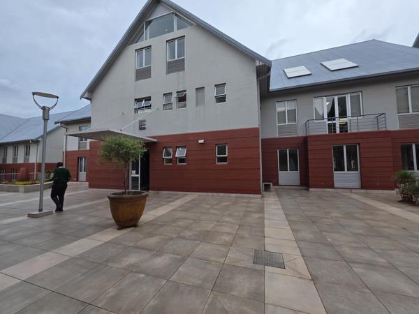 128  m² Commercial space