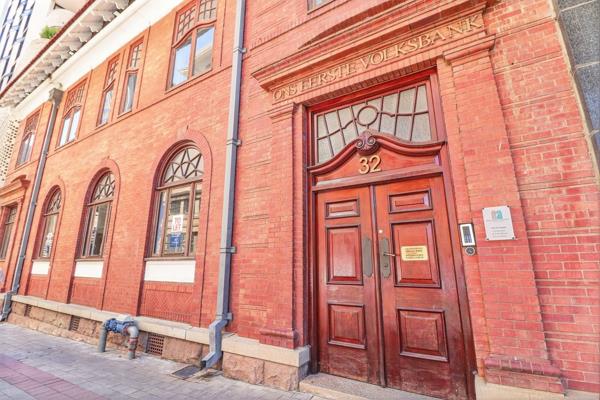 898  m² Retail Space