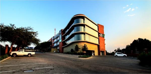 153  m² Commercial space