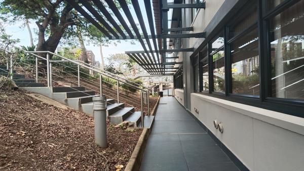 176  m² Commercial space