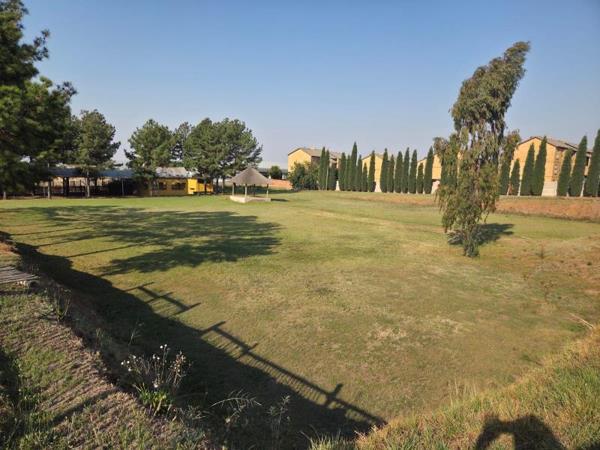6 400 m² Land