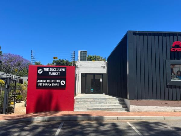 54  m² Commercial space