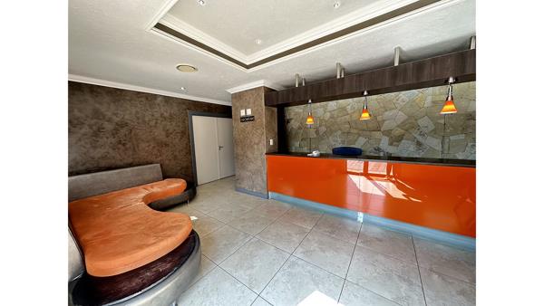 1 000  m² Commercial space