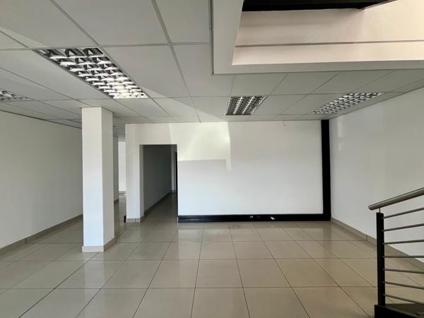 875  m² Commercial space