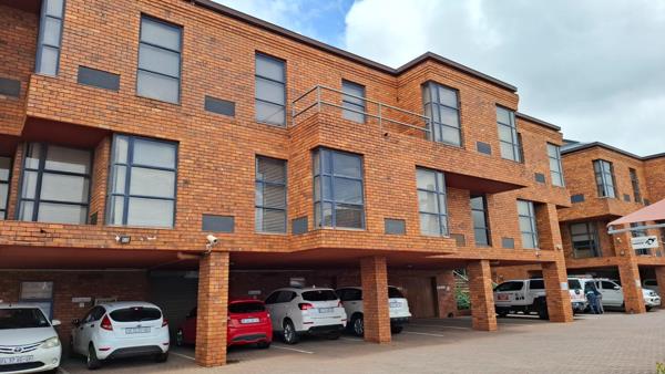 256  m² Office Space