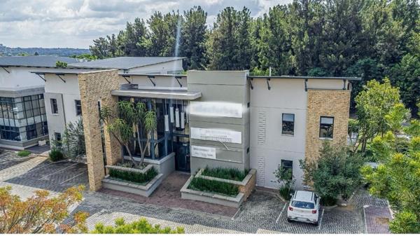 786  m² Office Space