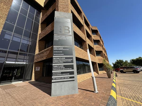 333  m² Commercial space