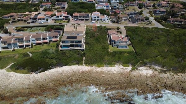 913 m² Land