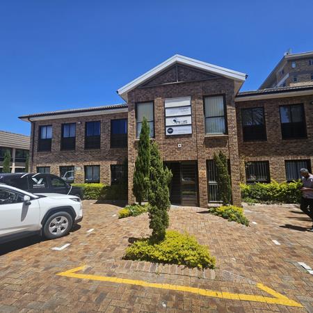 105  m² Commercial space