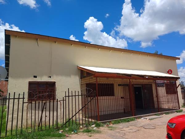 1 200  m² Retail Space