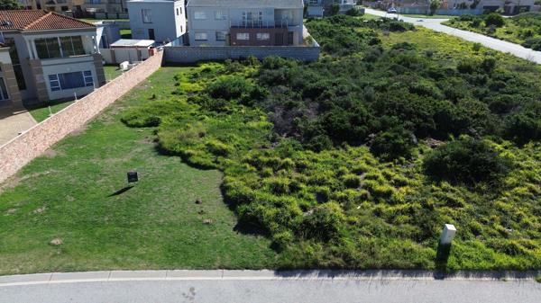 750 m² Land