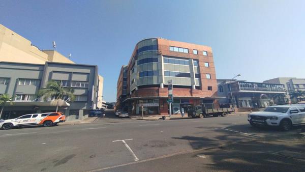 587  m² Commercial space