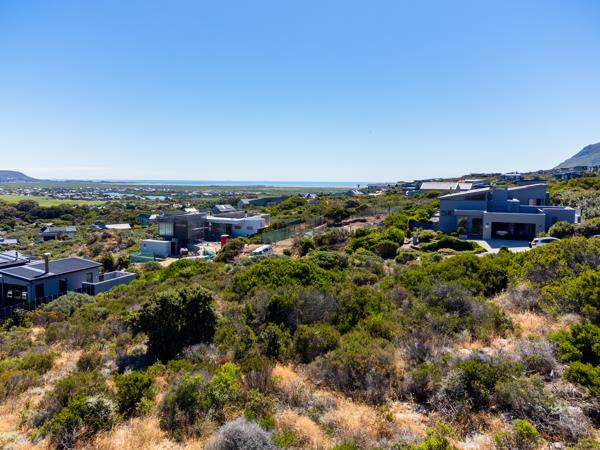 700 m² Land