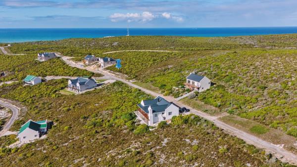 300 m² Land