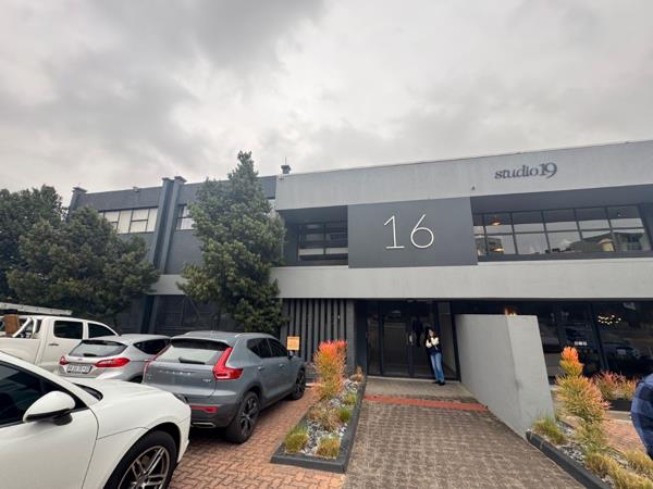 327  m² Commercial space