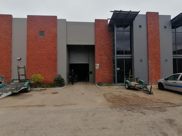 302  m² Industrial space