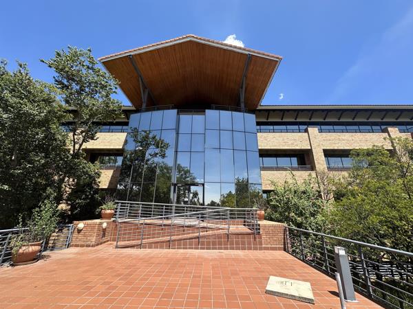 876  m² Commercial space