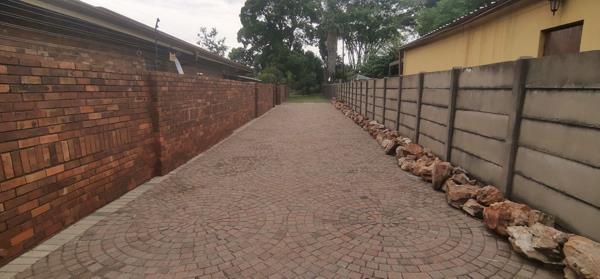 2 240 m² Land