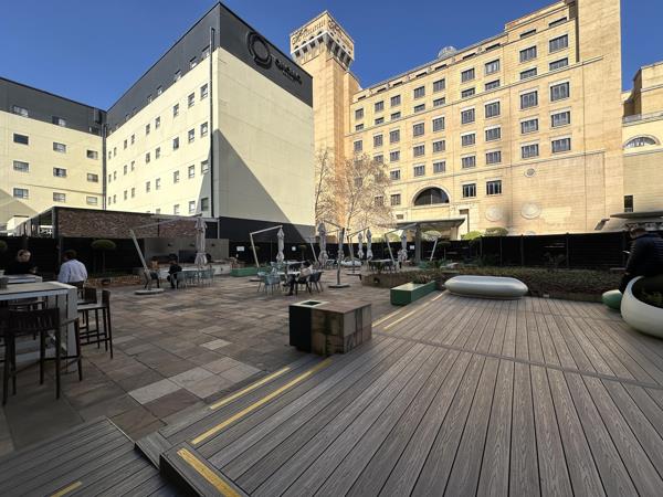 948  m² Commercial space