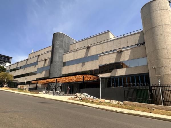 857  m² Commercial space