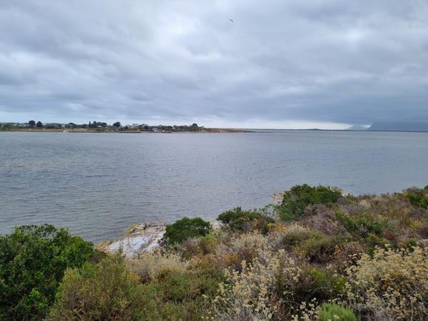 1 677 m² Land