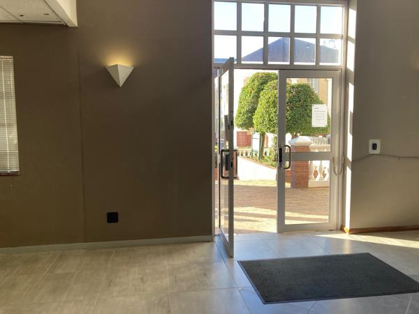 875  m² Commercial space