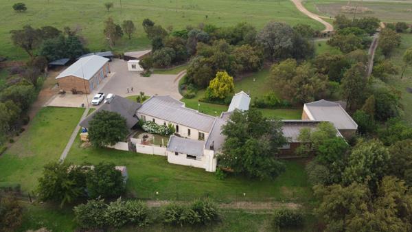 9.8 ha Smallholding