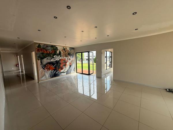 200  m² Commercial space